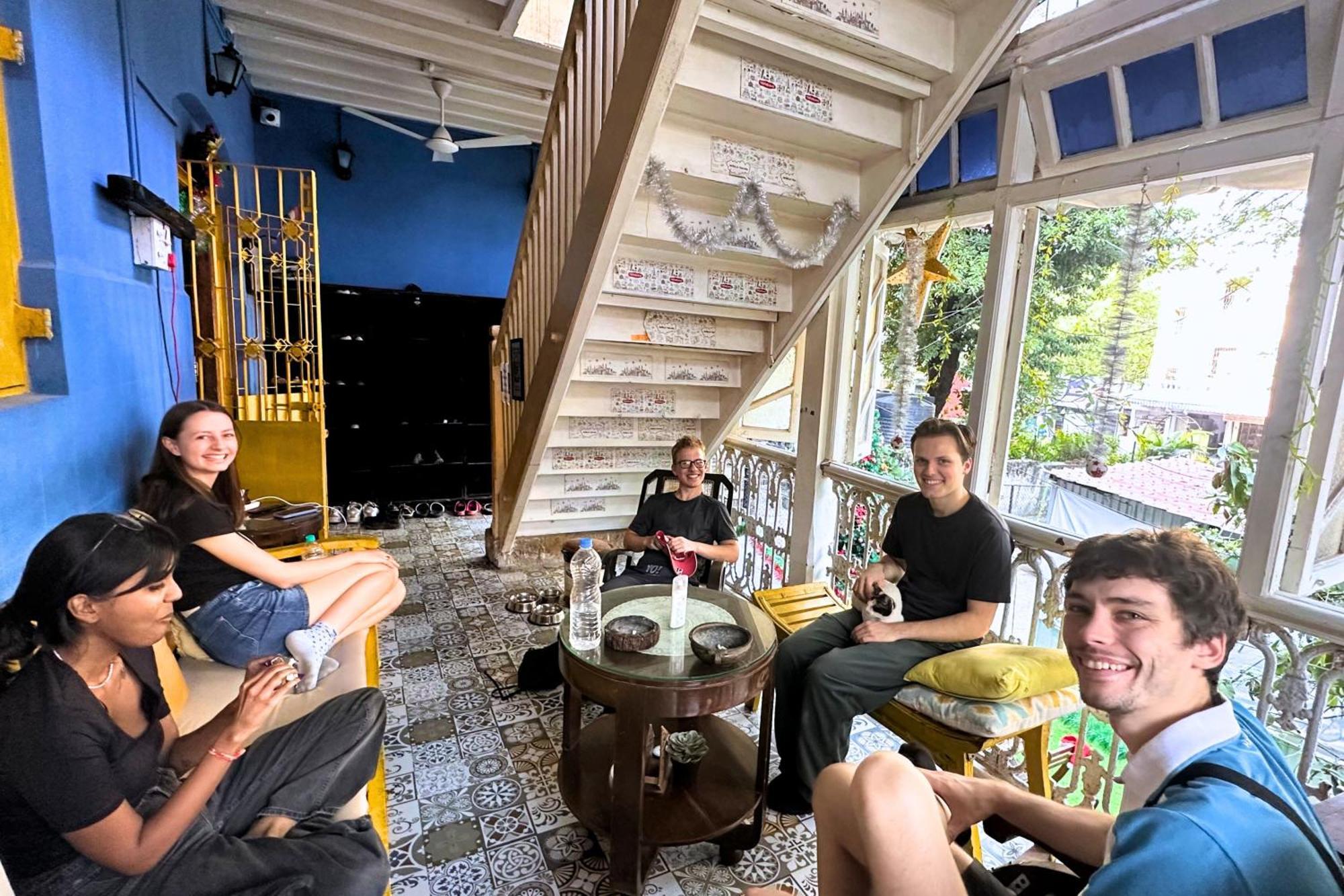 Gosolo Stays Bandra Hostel — Photos 1